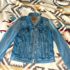 Levi’s size M women’s jean jacket